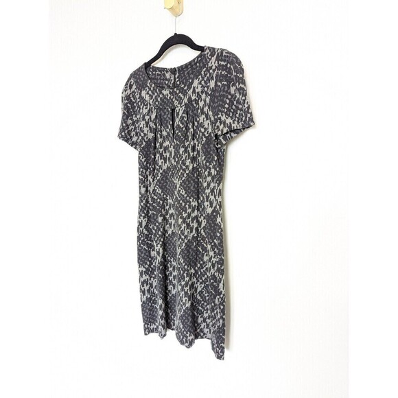 Trina Turk Shift Dress Womens Size‎ 4 Gray Short Sleeve Knit Office Academia - Picture 2 of 10